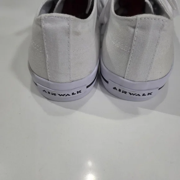 Classic White Canvas Low-Top Sneakers - Picture 4 of 10